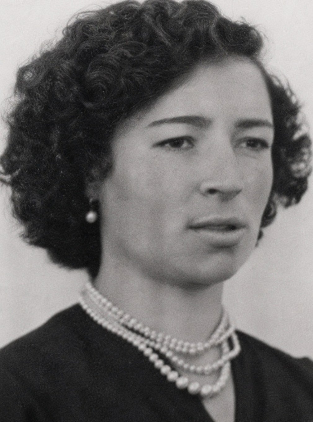 Fotografía antigua de Edelmira de joven